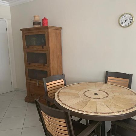 דירות גוארויה Apartamento Pe Na Areia Na Praia Do Tombo מראה חיצוני תמונה